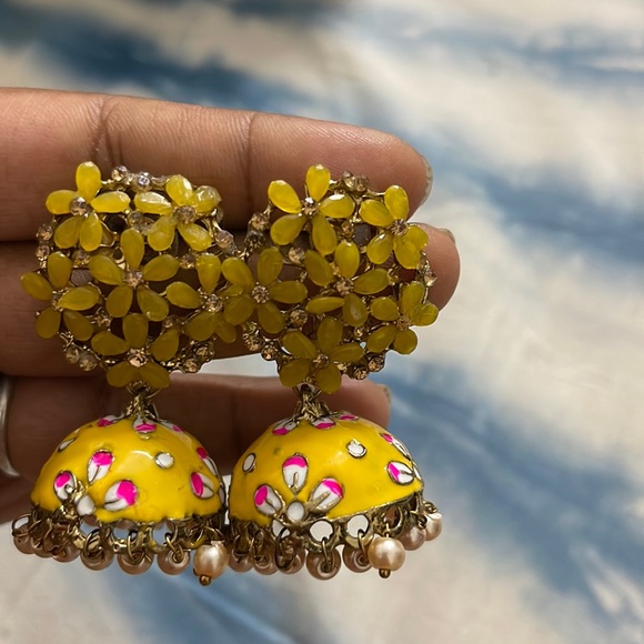 Jewelry - ❌SOLD❌Beautiful jhumkas with pearl droppings
